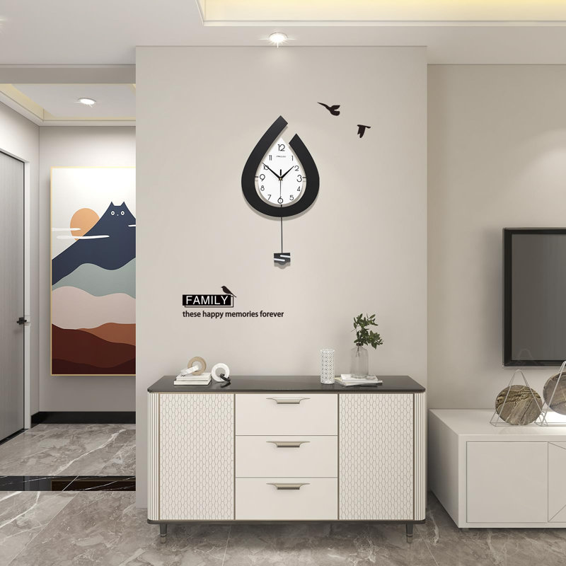 Horloge murale Cipriana 22,4 pouces fabriquée à la main silencieuse et moderne