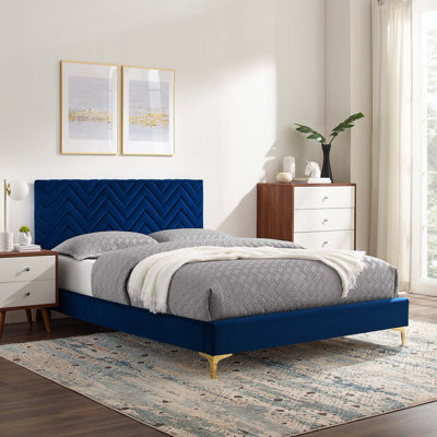 Lit plateforme en velours Leah