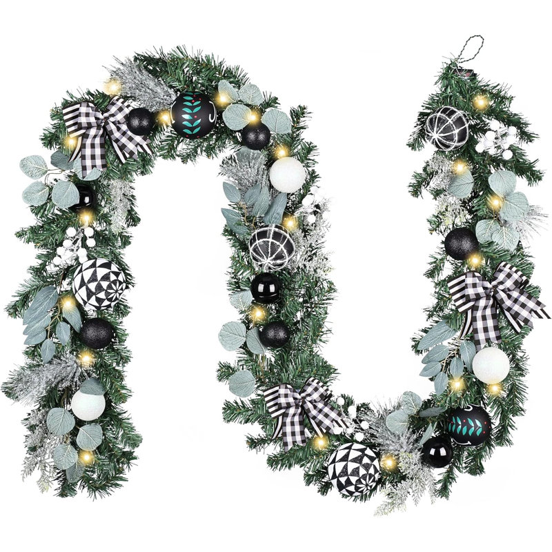  Guirlande de Noël 9 pi avec lumières pour le manteau de cheminée, guirlande de Noël avec boules blanches noires et arc pour la maison Escalier