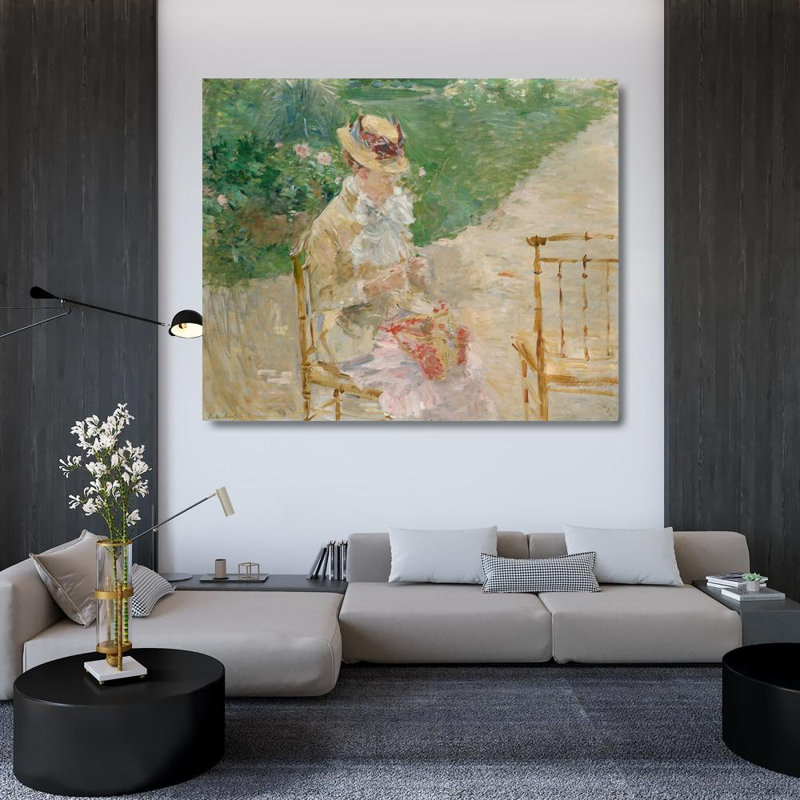 Jeune femme cousant dans le jardin, H 36 po x l 44 po
