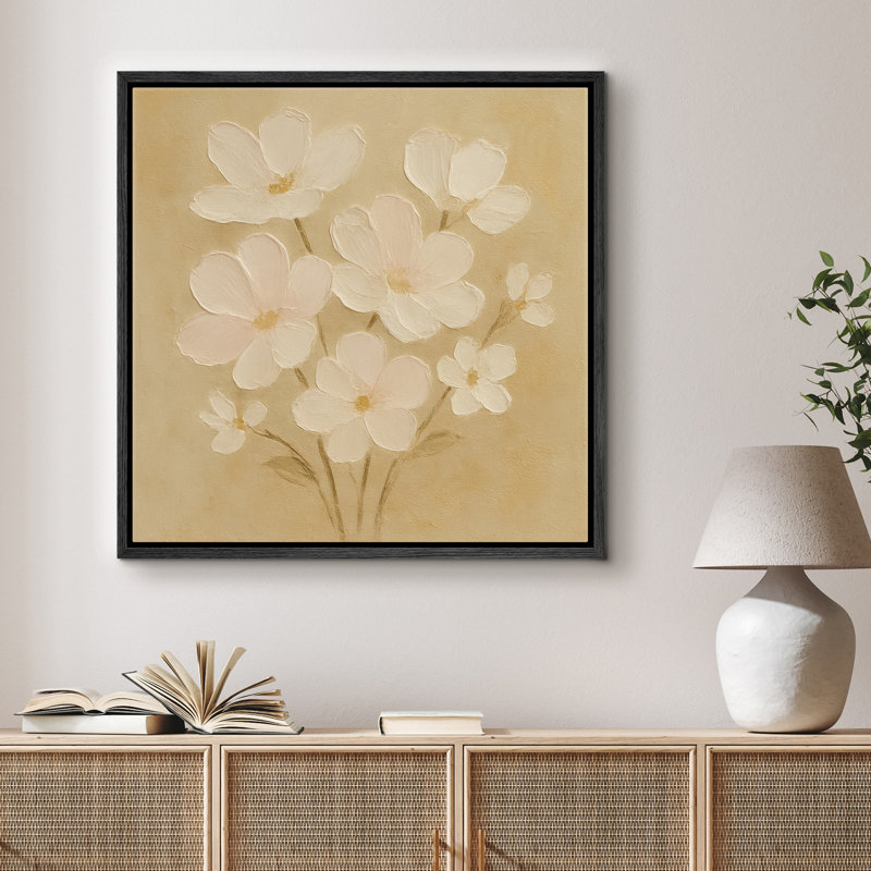 Doux bouquet floral blanc sur fond neutre chaleureux - impression sur toile encadrée, H 24 po x l 24 po x P 1,5 po