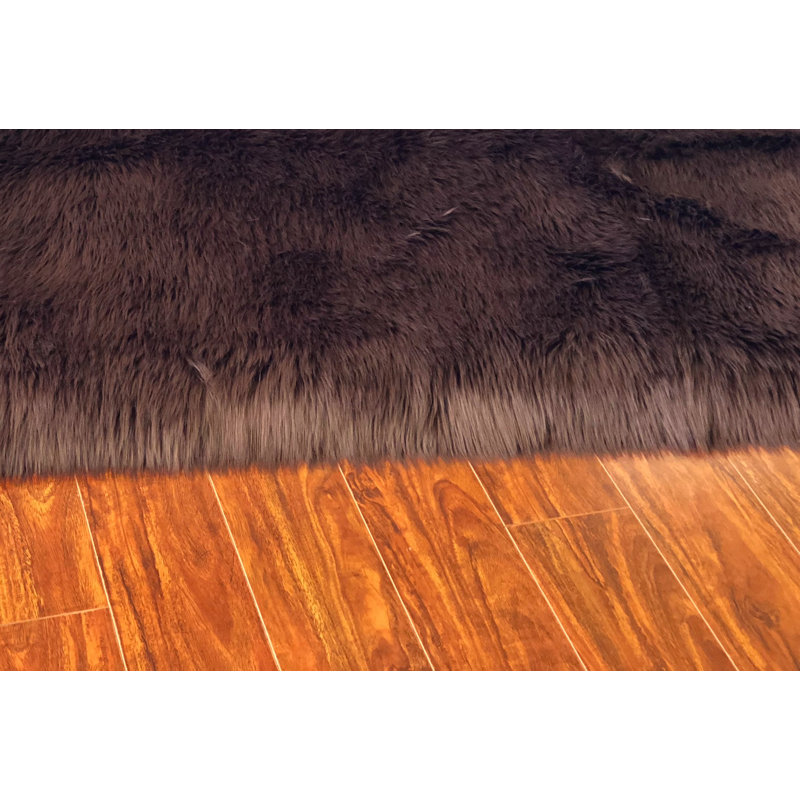 Whisenhunt Performance Faux Sheepskin Washable Indoor Rug, Oval 2' x 3'