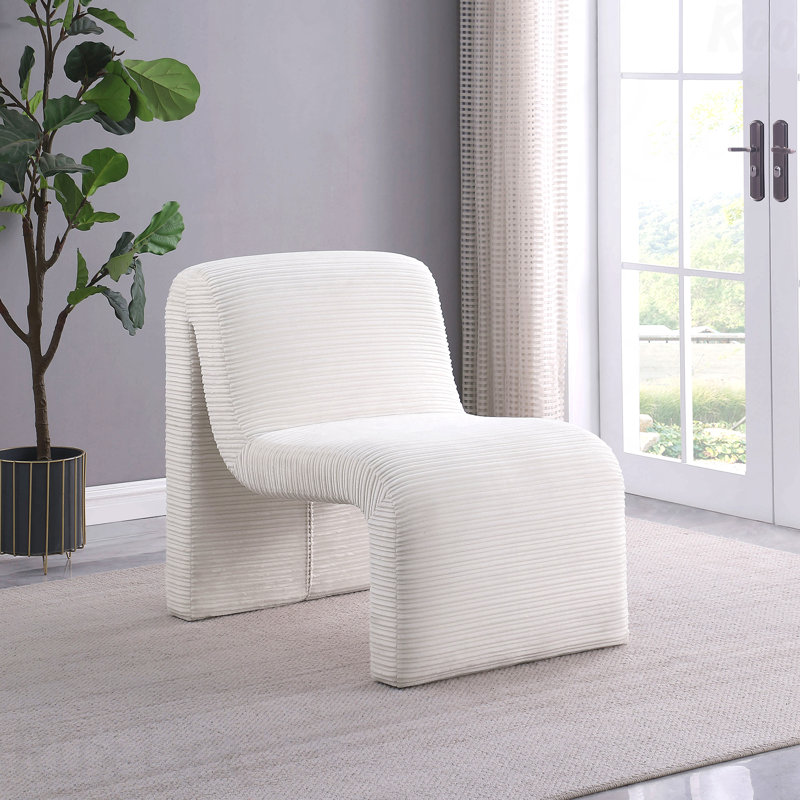 Fauteuil d'appoint incurvé ivoire ivoire pour salon douillet enveloppé de tissu