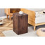 Table basse 12 pi x 12 po x 20 po en bois de noyer à grain de bois avec texture luxueuse, design compact et utilisation polyvalente.