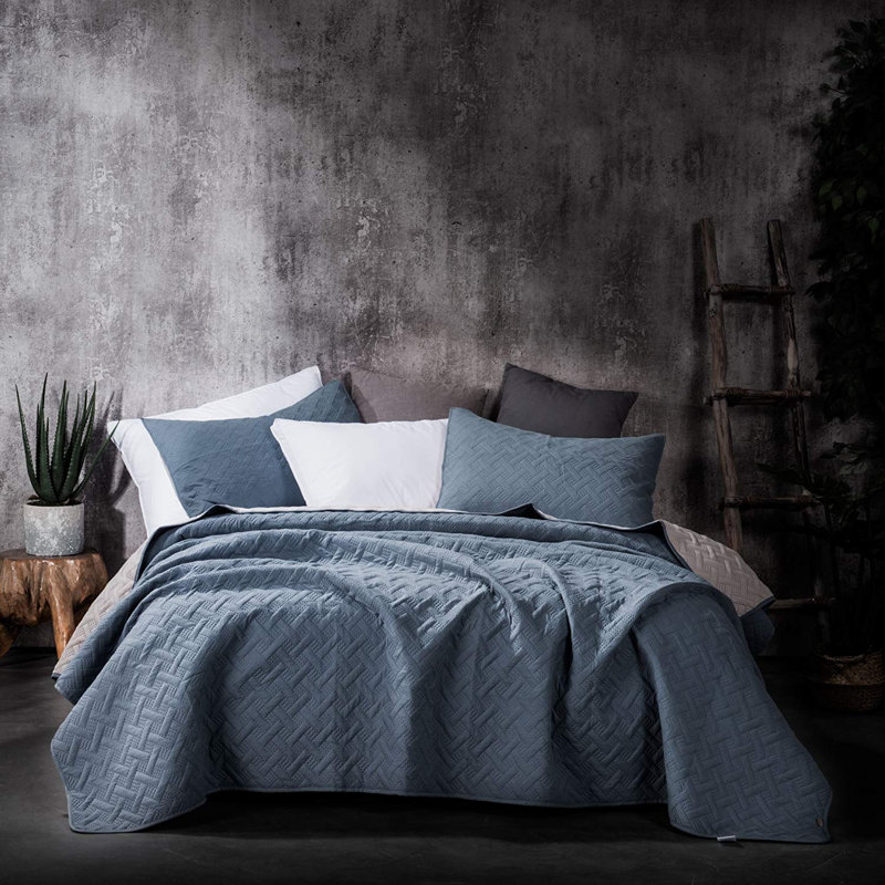 Heat Pressed Polyester Quilt, King Quilt + 2 Shams, Indigo Light Blue/Cement Gray