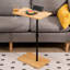 Table de bout en bambou en forme de C avec hauteur réglable et rangement, parfaite pour le salon et la chambre à coucher