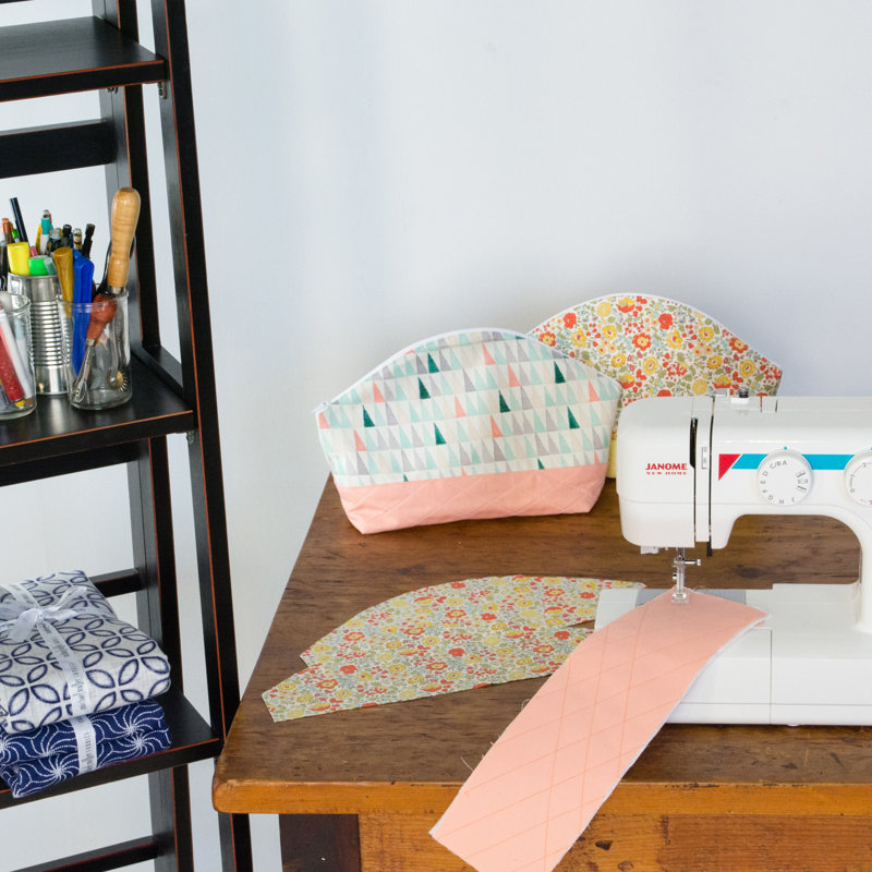 White Computerized Sewing Machine with Automatic Needle Threader