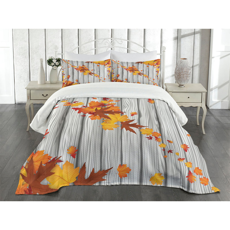 Autumn Maple Leaf Quilted Queen Bedspread Set in White