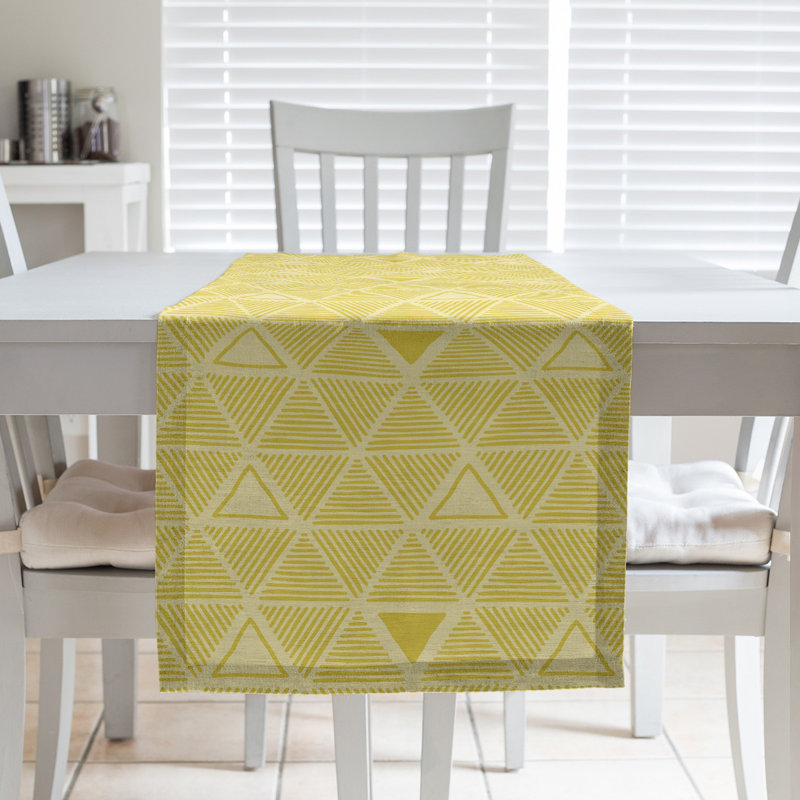 Chemin de table à triangles dessinés à la main Classic, Jaune, 16 po x 72 po
