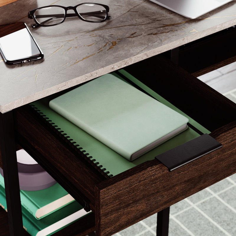 Bureau brun en forme de L avec gestion des câbles, 5 tablettes réglables, style contemporain, bureau léger et idéal pour le bureau, finition, rangement ouvert, présentation en bois d'ingénierie