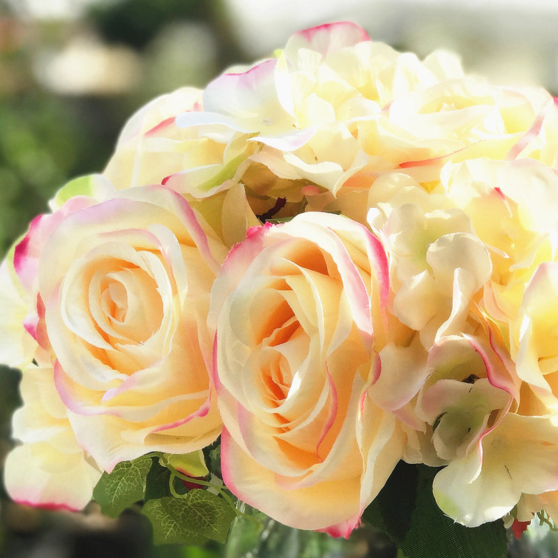Agencement floral artificiel roses et hortensias, Jaune
