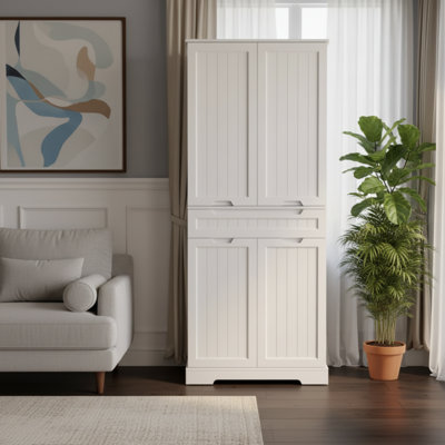 Armoire de rangement blanche avec portes et tablettes, idéale pour la cuisine et la salle de bain.