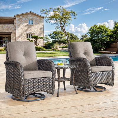 Ensemble de meubles de patio 3 pièces Valierius avec coussins et table d'appoint en osier