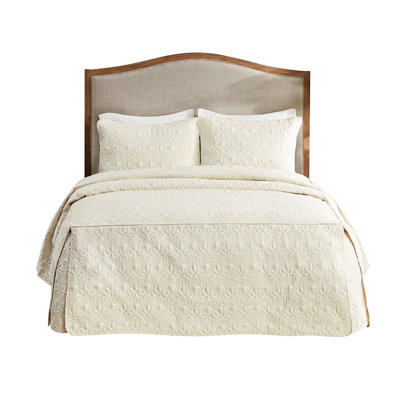 3 Piece Split Corner Pleated Bedspread King Cream. Microfiber. 100% Fill. . Machine Washable. Decorative Bedding Pleated. Washable Seductive