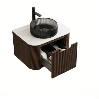 Meuble-lavabo 24 po, armoire de rangement en contreplaqué rayé à bords arrondis avec tiroir, lavabo rond en verre noir transparent et plateau fritté blanc de Carrare, pré-assemblé, grain de bois noyer foncé