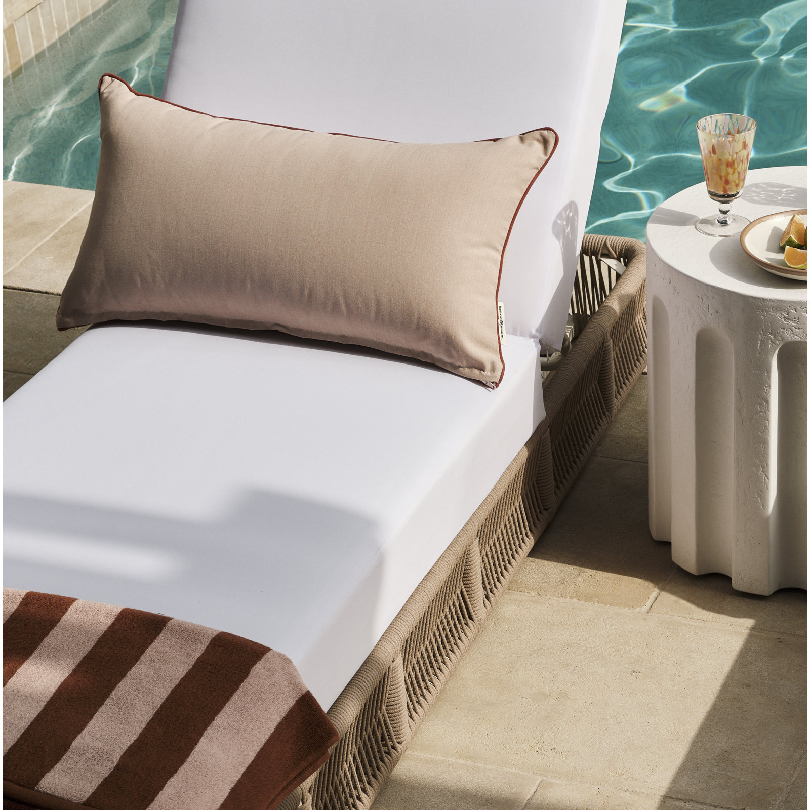 Rivie Indoor/Outdoor Throw Pillow, Pink