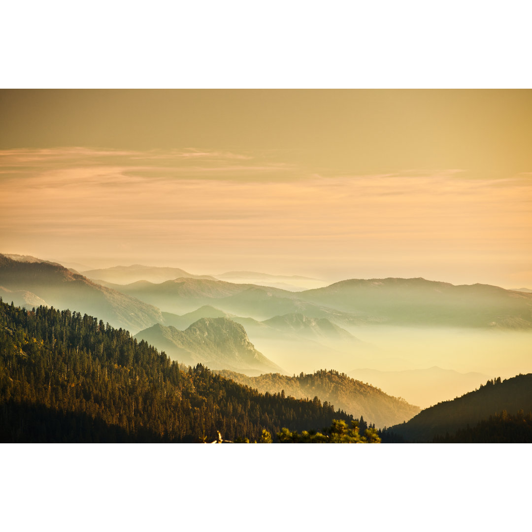 Nebel auf den Bergen der Sierra Nevada von Pgiam - Druck ohne Rahmen auf Leinwand