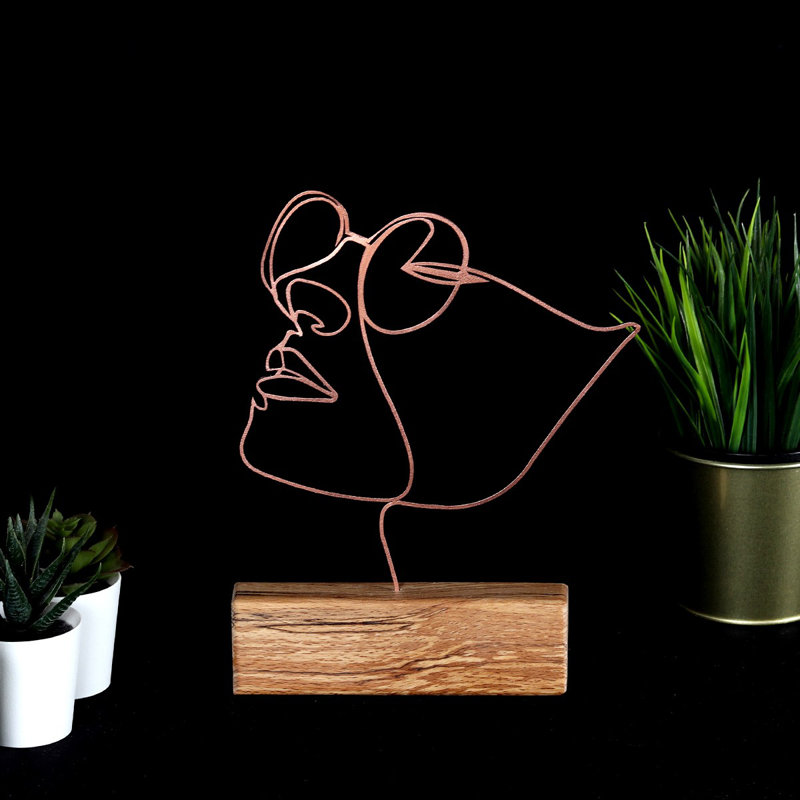 Élégant objet décoratif, finition bronze, 6,7 po x 12,2 po x 1,4 po | 100% métal (épaisseur: 0,08 pouce) avec base en bois massif | Superbe décoration intérieure pour le salon, le bureau et le vestibule - élégant et durable