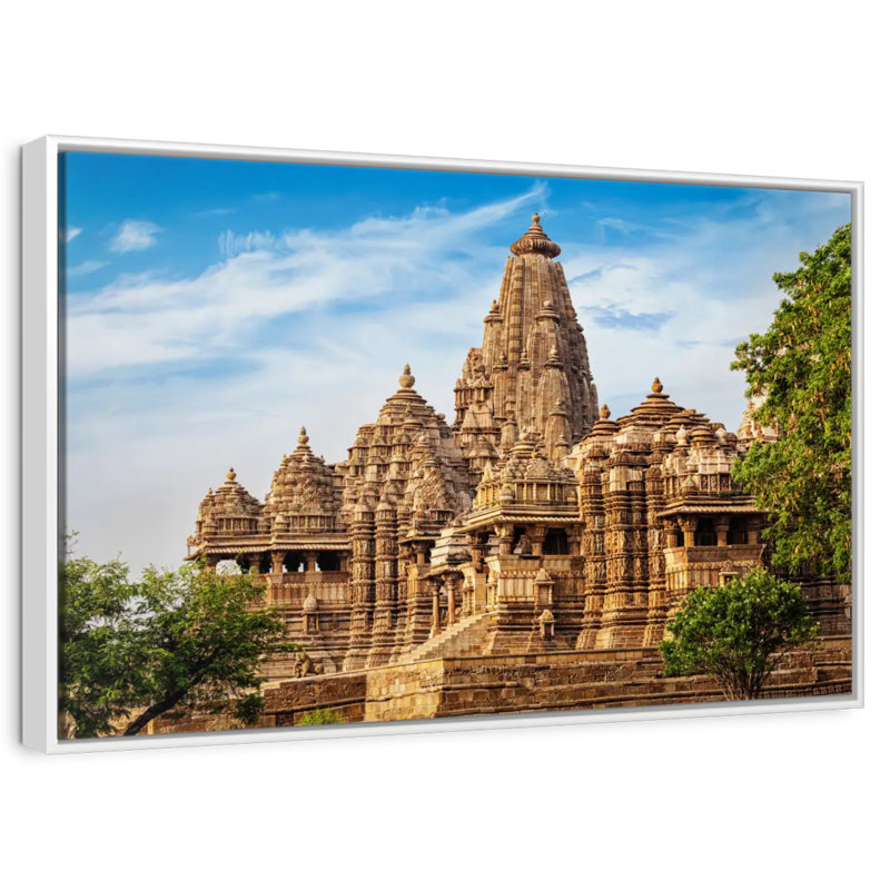 Ancien Kandariya Mahadeva, Cadre flottant blanc, 46 po x 31 po