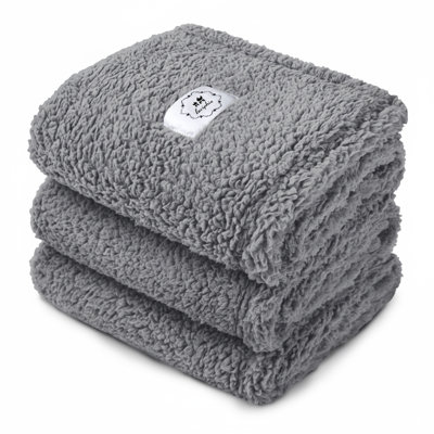 3-Pack Soft Plush Throw Blankets, Cozy Fleece Blankets for Sofa, Bed and Couch, Lightweight Warm Sherpa-Style Throws for Home