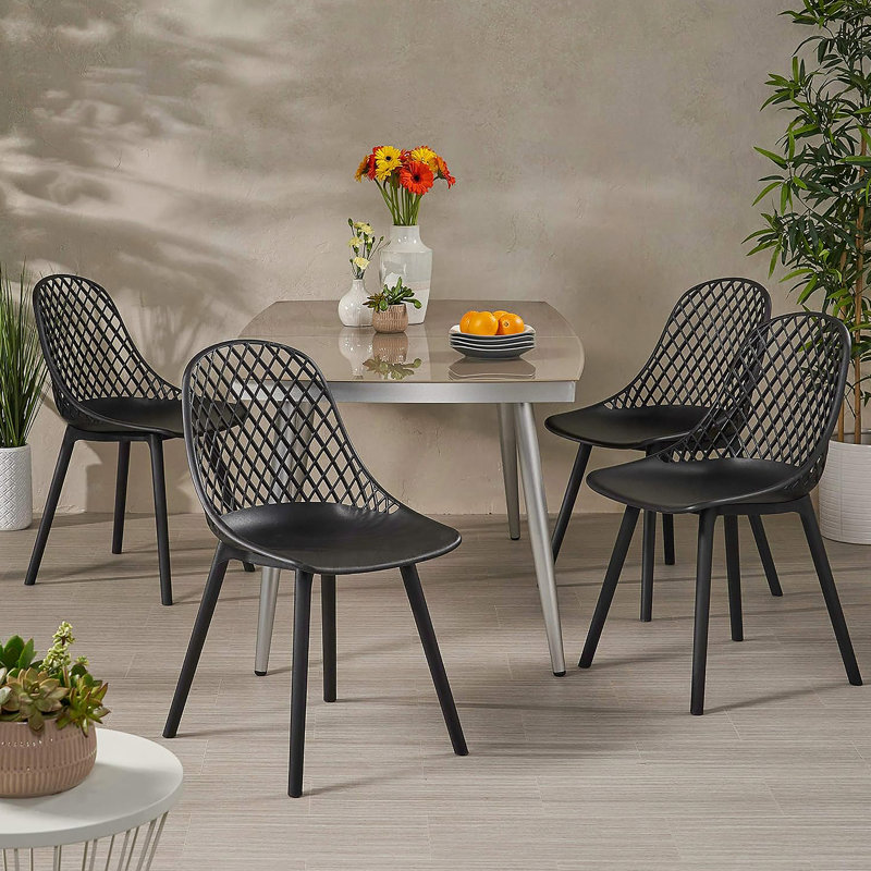 Ensemble de 4 chaises pour l'extérieur, avec une conception résistante aux intempéries et élégante pour des années d'utilisation