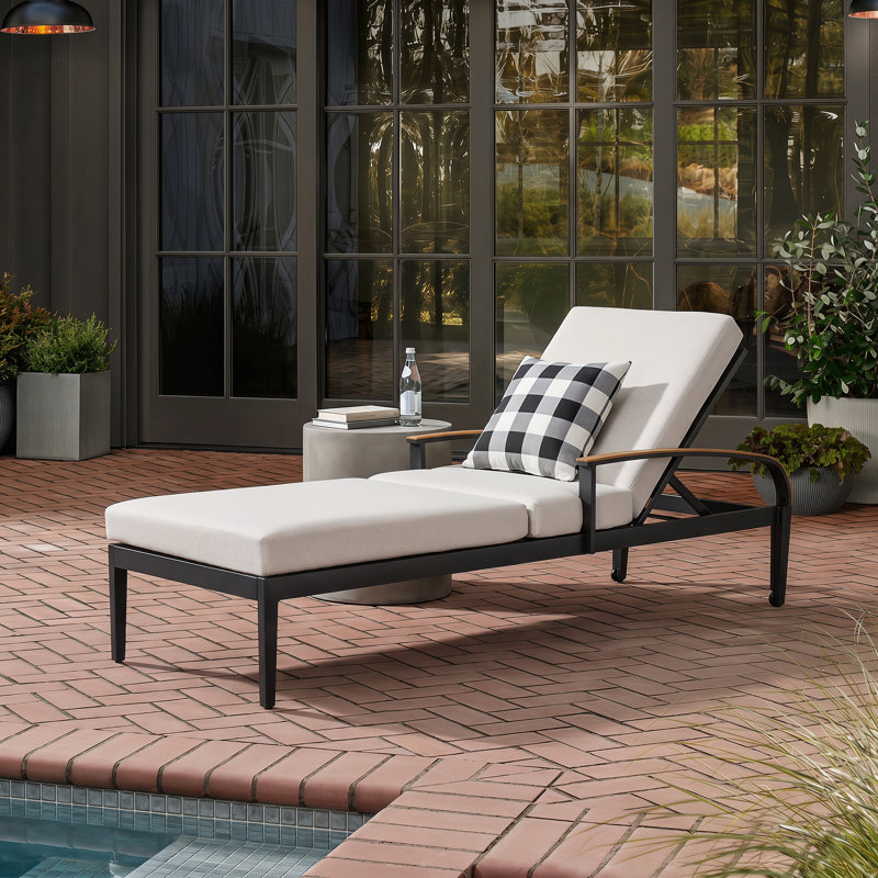 Chaise longue d'extérieur en aluminium L 82,25 po avec coussins amovibles
