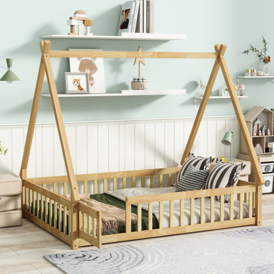 Lit double avec structure, garde-corps et bois d'hévéa naturel - une excellente option pour les chambres à coucher, pièce fonctionnelle pour l'esthétique de la porte