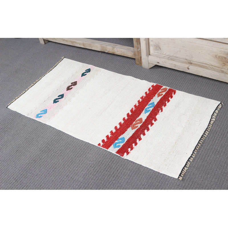 Small Vintage Flat Weave Kilim Rug in Turkish Anatolian Style for Entryways Featuring Alluring White Hemp Design with Patterns