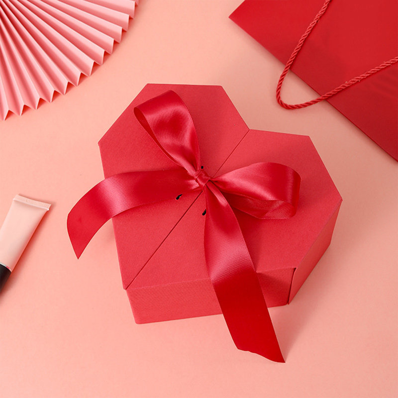  Boîte-cadeau en forme de cœur avec porte ouverte, Red