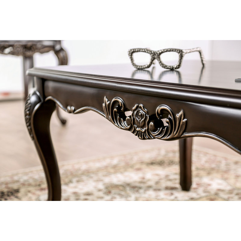 Table basse de style traditionnel avec un design sculpté et des pieds courbés, Mélange de bruns