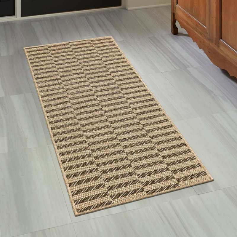 Holscomb Geometric Indoor Rug, Runner 2'9" x 8'