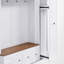 Arbre d'entrée avec banc de rangement, porte-manteau avec crochets, grande armoire utilitaire, maison de campagne moderne, vestibule-741730473