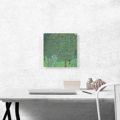 «Rosebushes Under The Trees 1905» par Gustav Klimt - reproduction d'art sur toile tendue