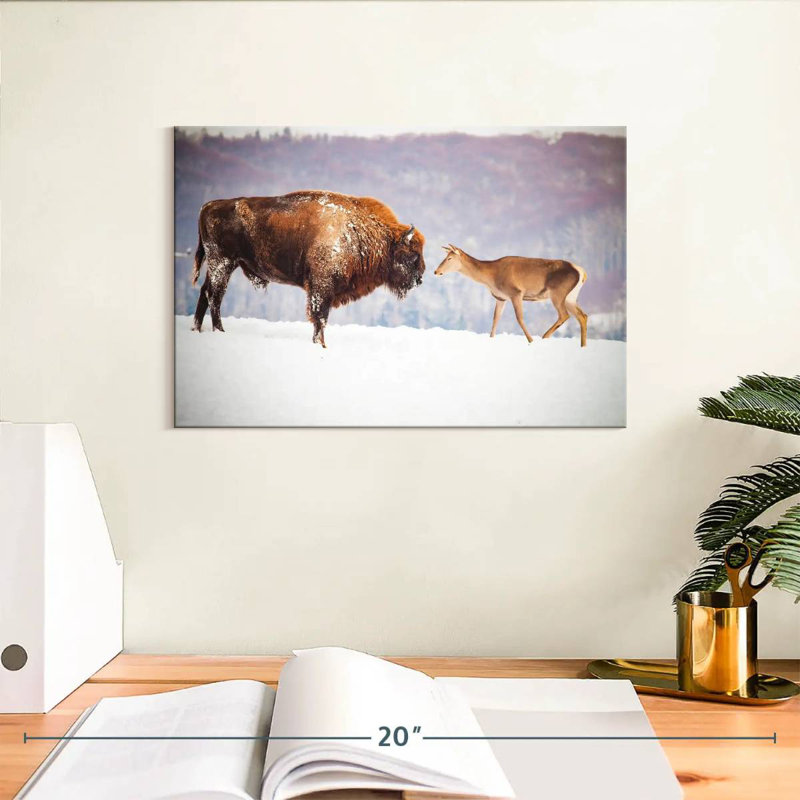 Bison et cerf en hiver, H 8 po x l 12 po