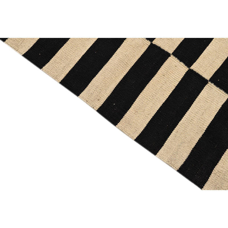 Tapis noir et blanc 2 pi x 4 pi