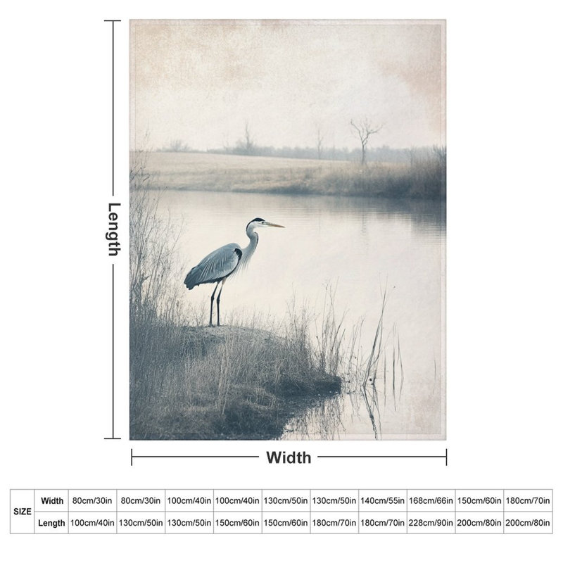 Jeté en flanelle Heron debout près de Tranquil Lake Shore, 60x80in