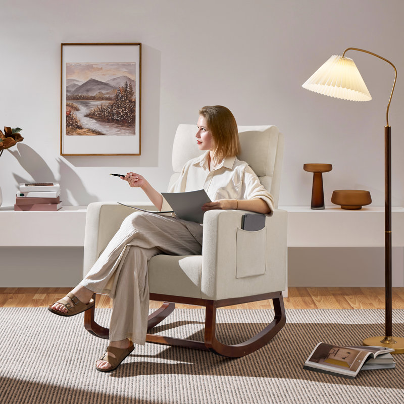 Chaise berçante moderne à dossier haut avec pieds en bois massif, Beige