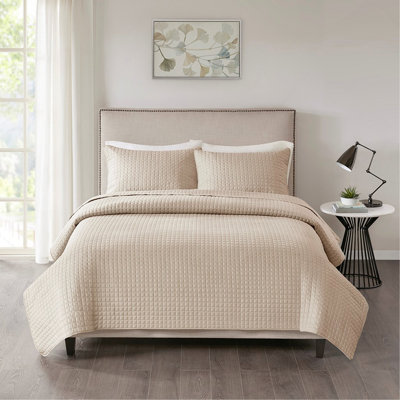 3 Piece Reversible Quilt Set In Khaki For King/Cal King, Soft Microfiber With Checkered Pattern, Hypoallergenic And Machine Washable