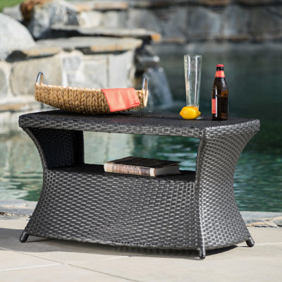 Table d'appoint d'extérieur grise et en fer, 56 cm de profondeur x 86 cm de largeur x 50 cm de hauteur, rehausse l'esthétique de votre terrasse. Table grise avec cadre, ajoute une touche d'élégance à votre espace extérieur.