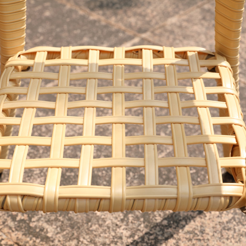 Table d'appoint d'extérieur en osier avec plateau en verre pour terrasse et balcon
