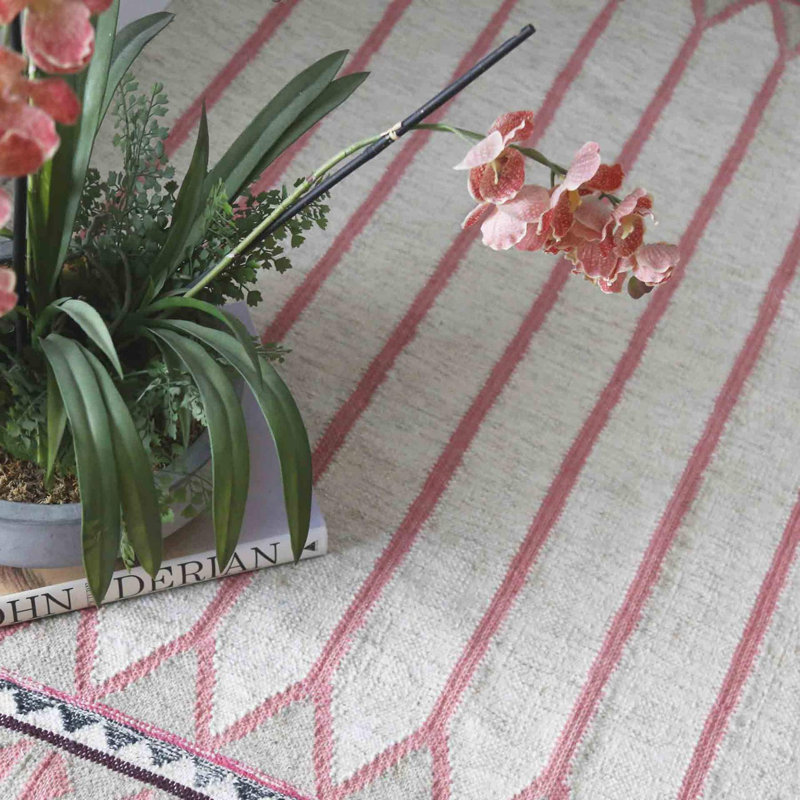 Sand In Your Feet Southwestern Area Rug in Pink/Beige/Gray, Runner 2'6" x 7'