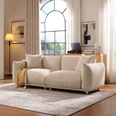 Canapé beige 3 places polyvalent, facile à agencer à n'importe quel décor