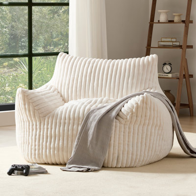 Le fauteuil à billes à compression est livré avec une causeuse en velours côtelé de taille spacieuse.