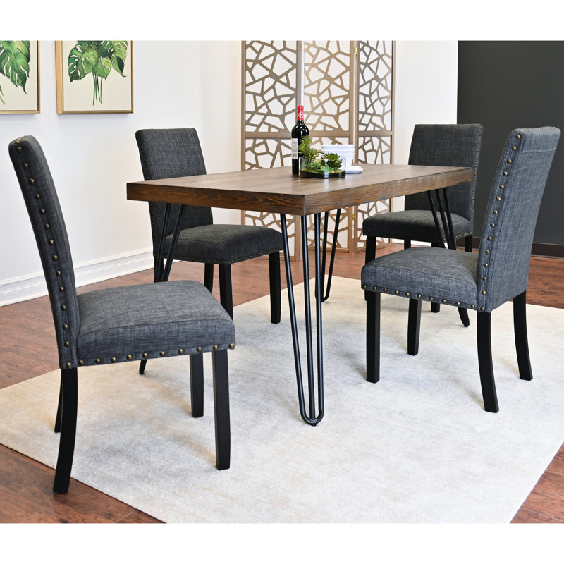 Rangement élégant pour 5 repas: table en épingle à cheveux en métal, 4 chaises rembourrées, aspect pin foncé Assemblage: sièges de chaise rectangulaires