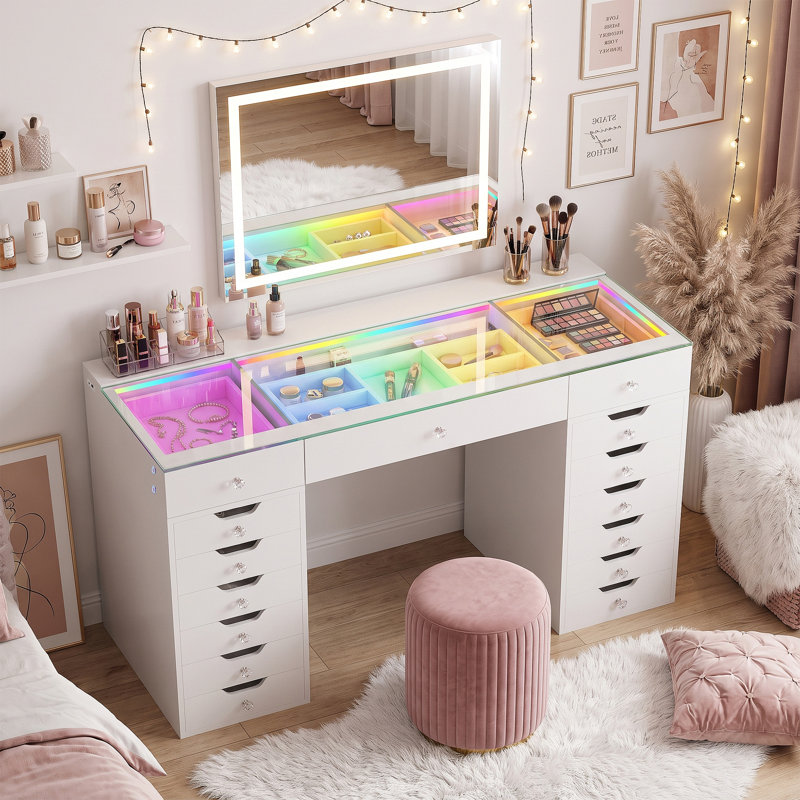 Grande coiffeuse préassemblée de 150 cm (59 pouces) avec plateau en verre HD, bandes lumineuses DEL RVB intégrées, 15 tiroirs, poignées en forme de diamant, ports de chargement USB et Type-C.
