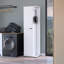 Armoire blanche avec espaces de rangement fonctionnels pour une organisation à long terme