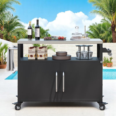 Îlot de cuisine avec plateau en acier inoxydable
