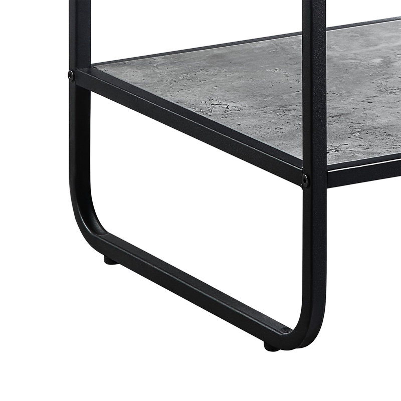 Table de bout avec cadre en métal industriel moderne avec finition gris béton, cadre noir, bords courbés, 1 compartiment ouvert pour le rangement de petits objets, 16 po de profondeur, 18 de largeur, 21 de hauteur et de surface, détails,