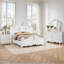 Ensemble de chambre à coucher Rosy 4 pièces pour lit queen, table de chevet et miroir en bois massif blanc-134451193