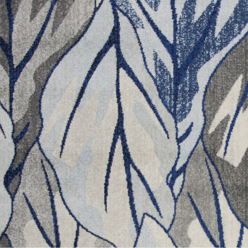Tapis gris ou bleu marine en polypropylène 7 pi x 10 pi
